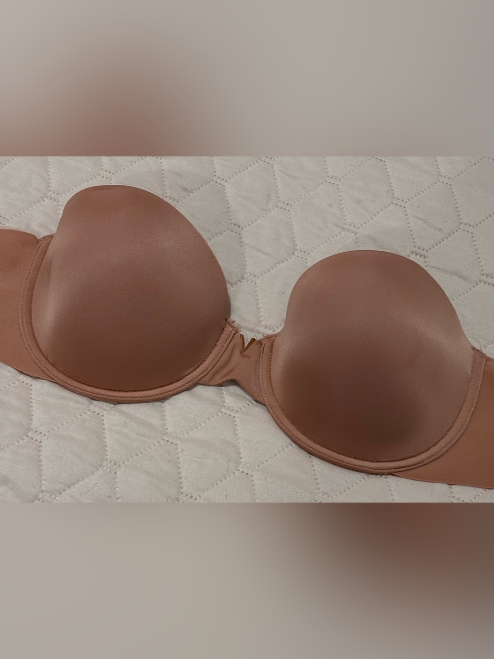 Victoria's Secret 34D/D75 strapless bra in tan
